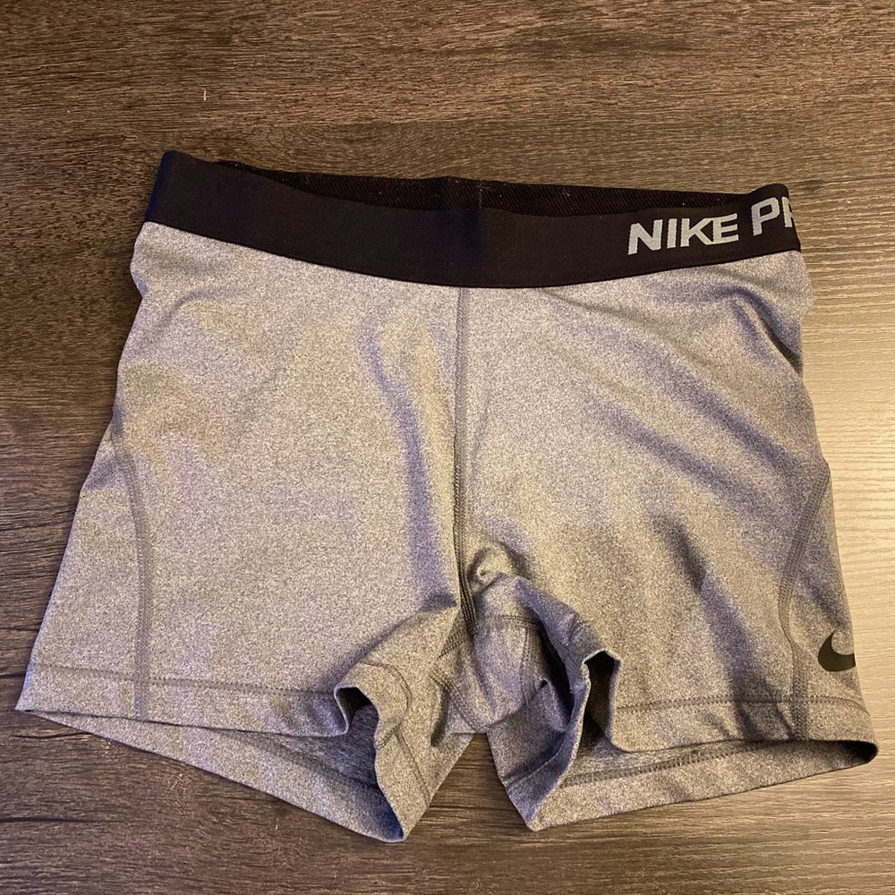 Women’s Nike Pros